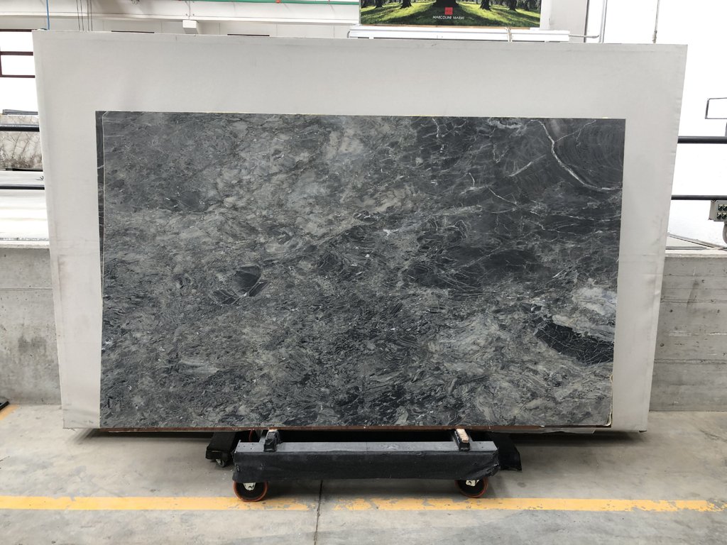 GREY ARABESQUE